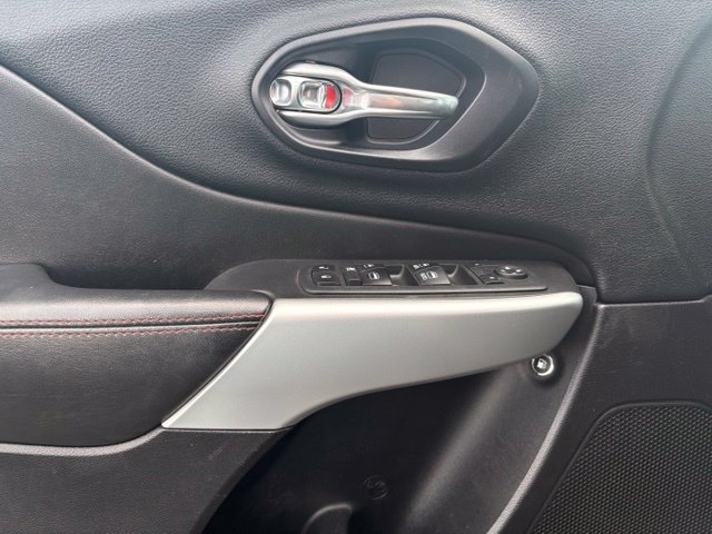 Used 2018 Jeep Cherokee Trailhawk w/ Cold Weather Group AWD/4WD image 21