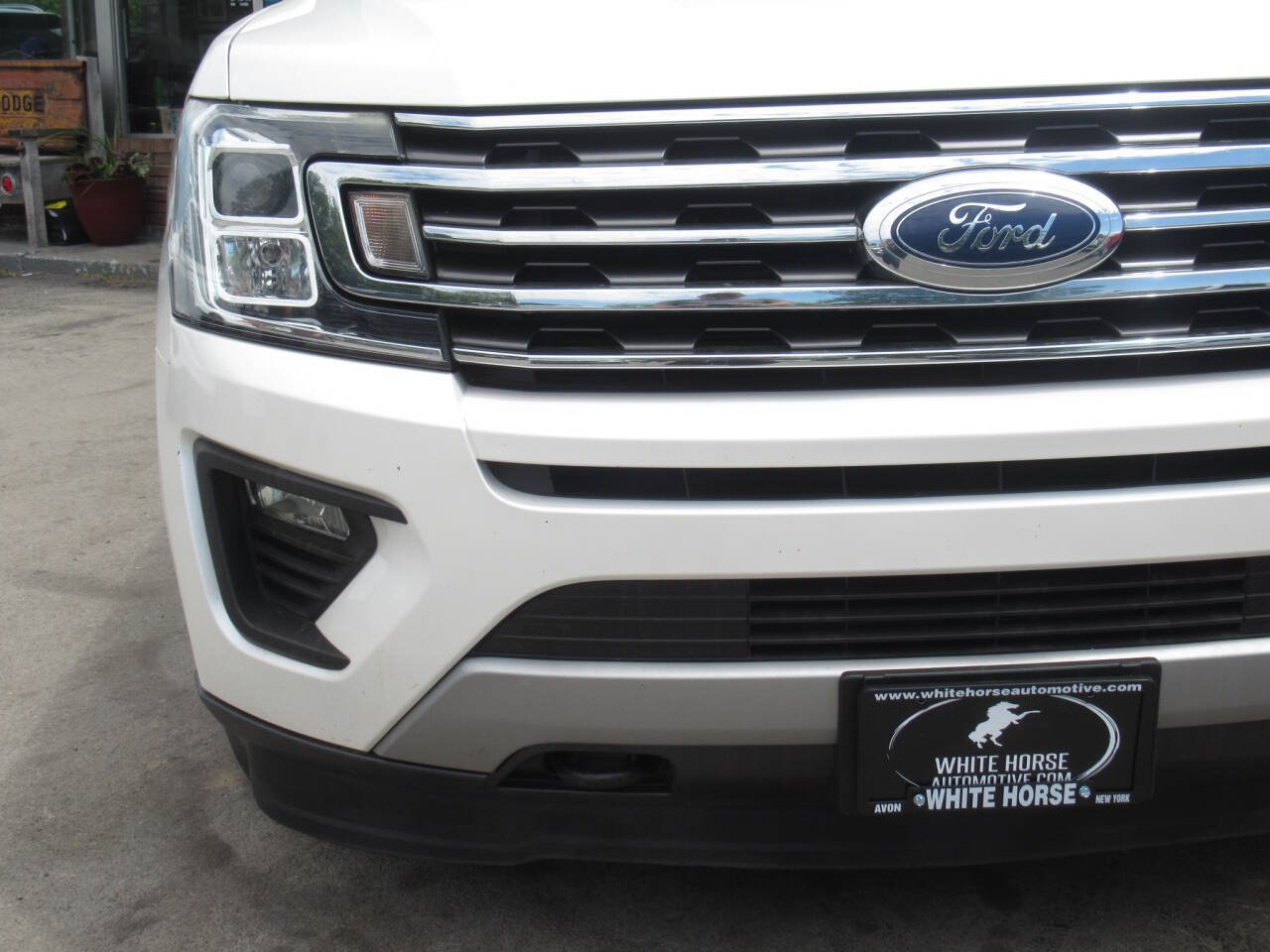 Used 2019 Ford Expedition XLT w/ Equipment Group 202A AWD/4WD image 3