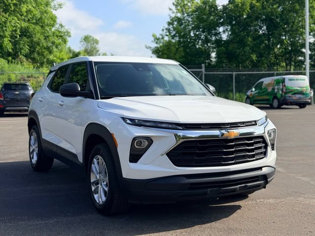 Used 2024 Chevrolet TrailBlazer LS w/ LS Convenience Package AWD/4WD image 4