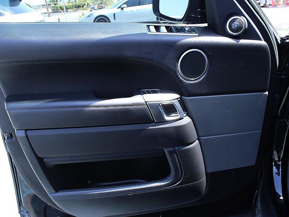 Used 2020 Land Rover Range Rover Sport SE AWD/4WD image 7