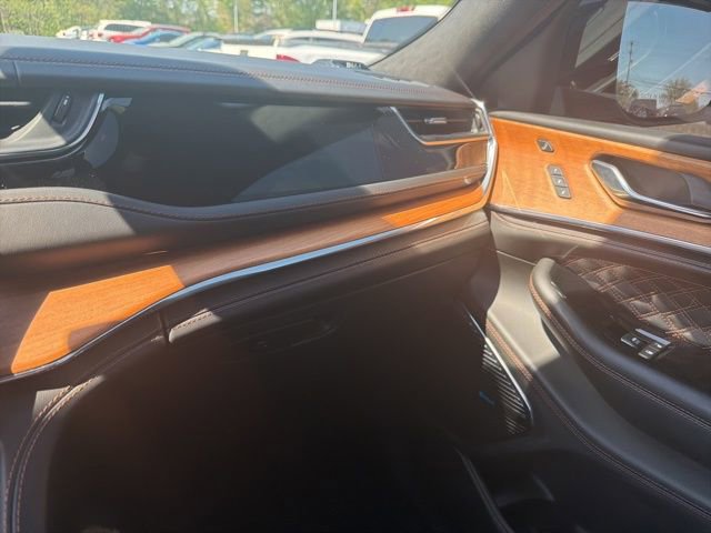 Used 2024 Jeep Grand Cherokee Summit image 31