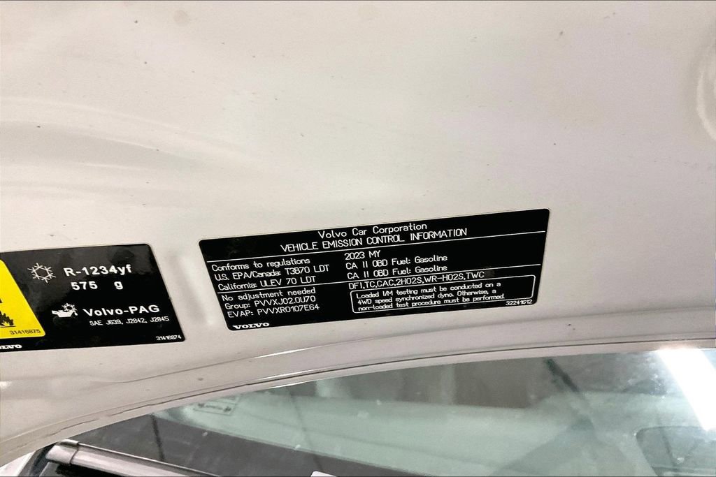 Certified 2023 Volvo XC40 B5 Plus w/ Protection Package Premier AWD/4WD image 31