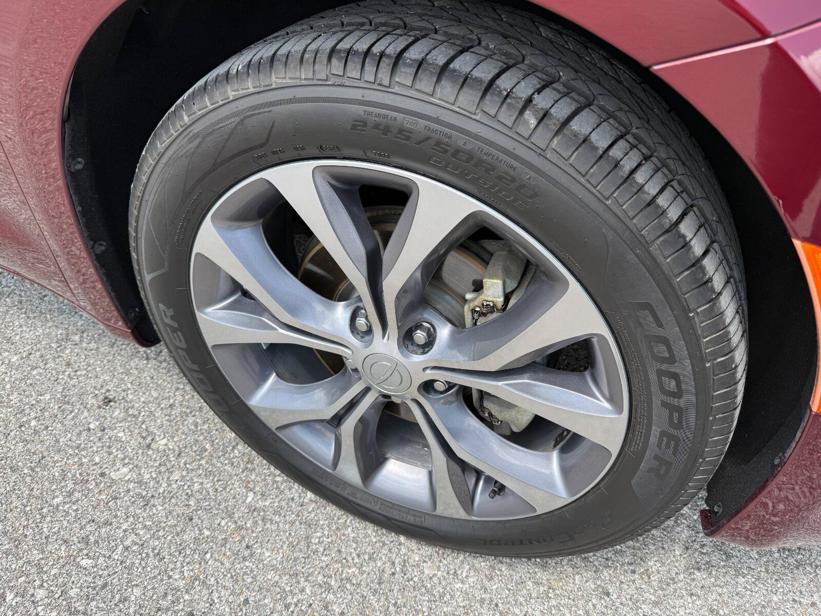 Used 2018 Chrysler Pacifica Limited w/ Tire & Wheel Group FWD image 20