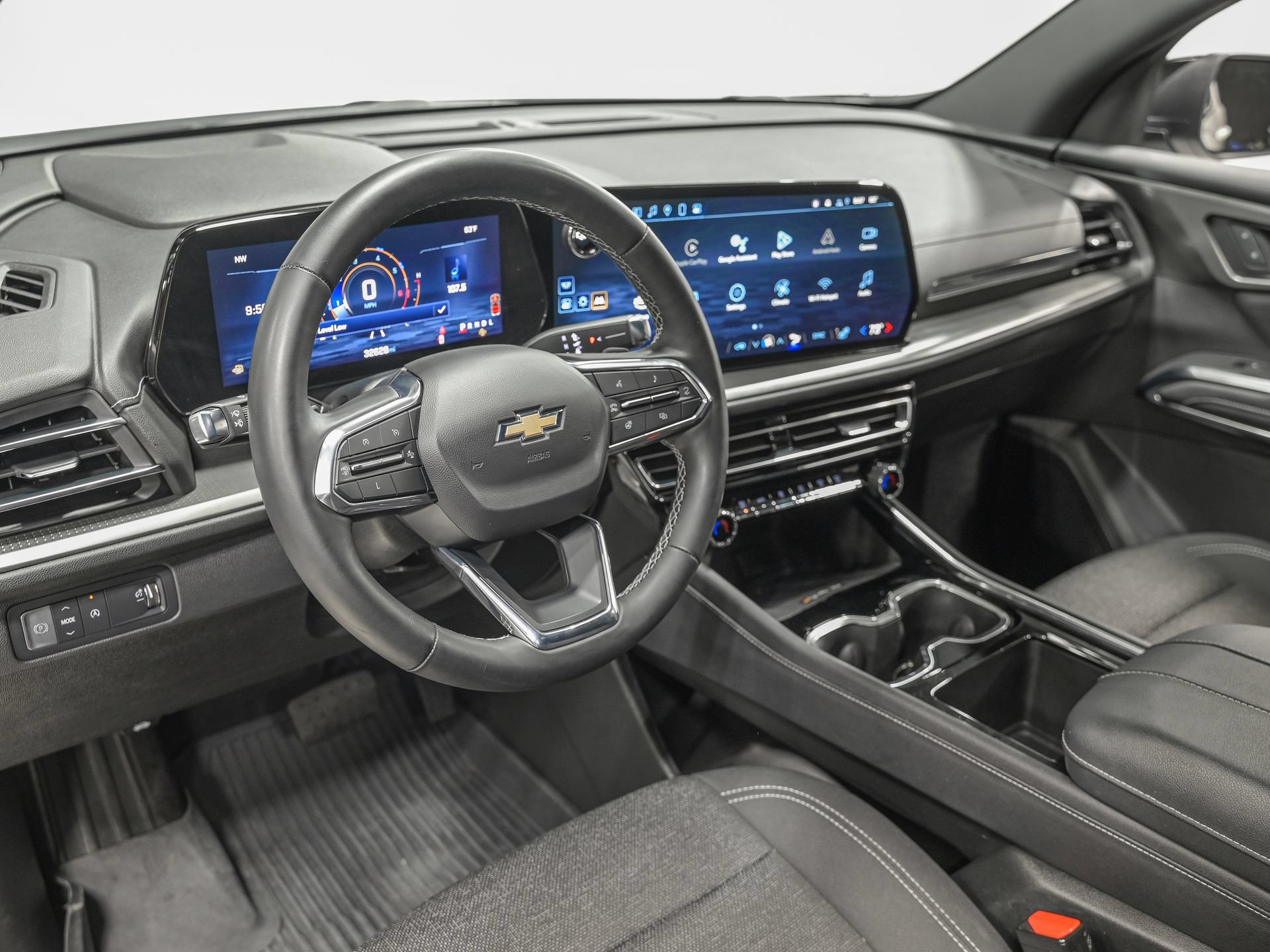 Used 2025 Chevrolet Traverse LT FWD image 15