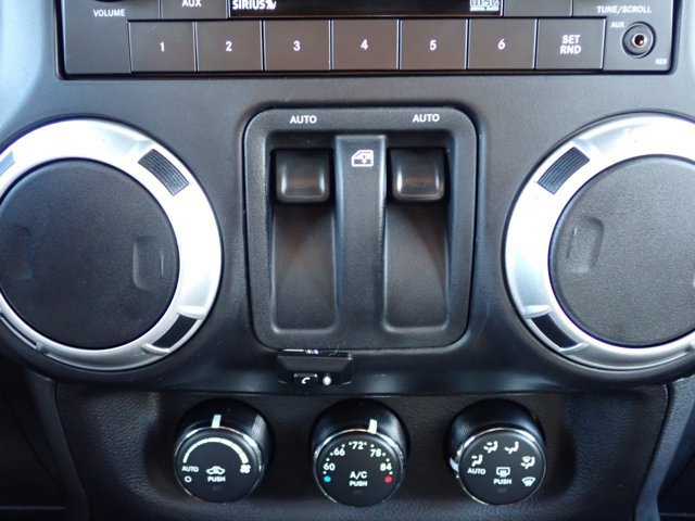 Used 2014 Jeep Wrangler Rubicon AWD/4WD image 17