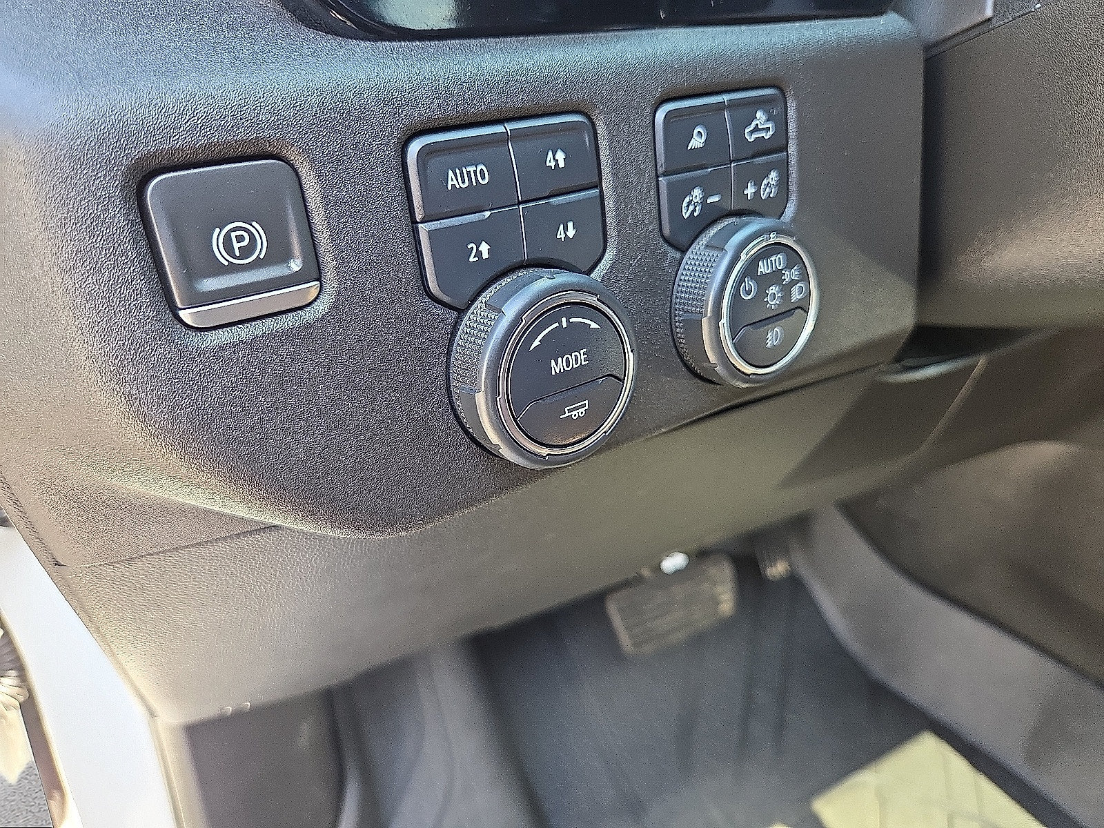 Used 2023 Chevrolet Silverado 1500 High Country w/ High Country Premium Package AWD/4WD image 11