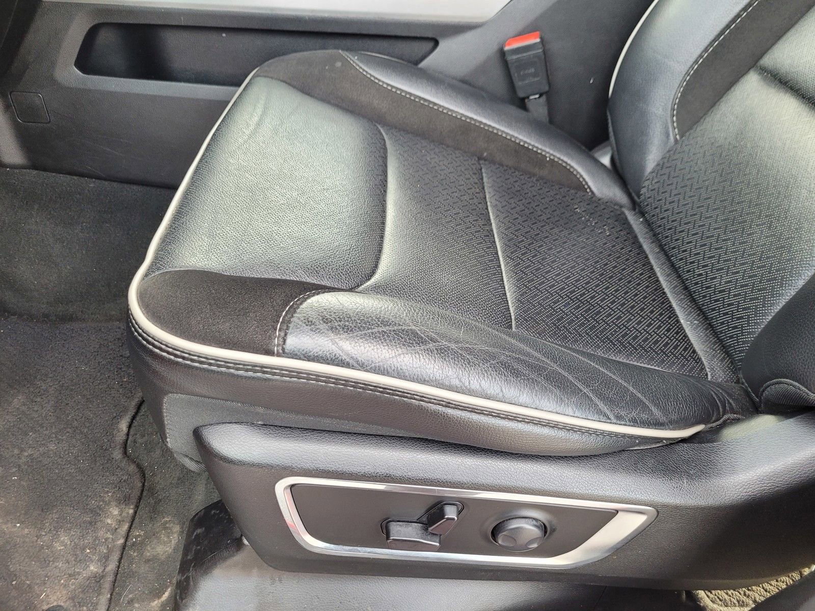 Used 2024 RAM 1500 Laramie image 17