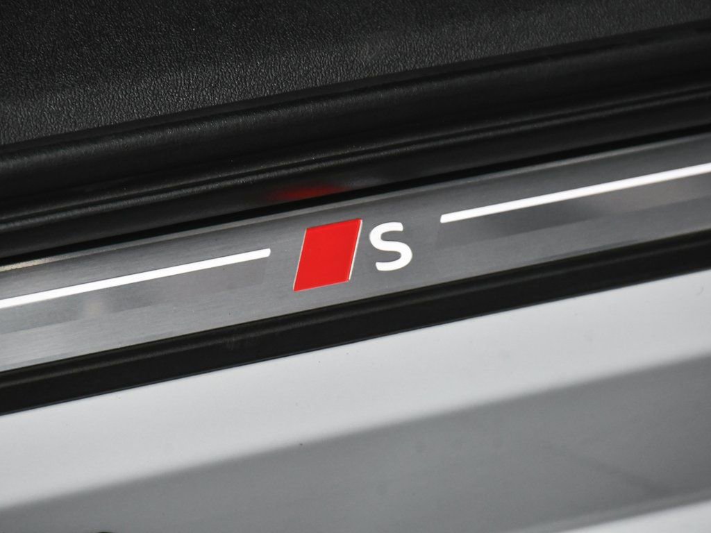 Used 2025 Audi S6 e-tron Prestige w/ 21" Black Optic Package image 19