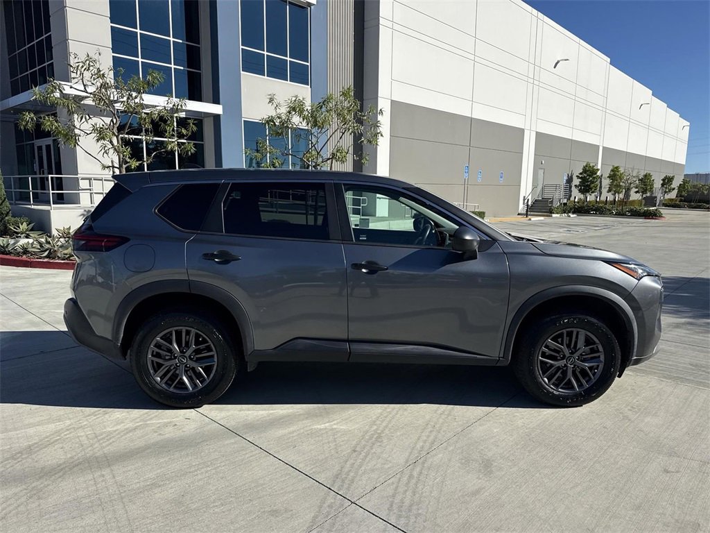 Used 2023 Nissan Rogue S image 2