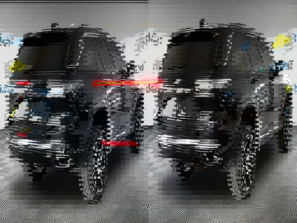 Used 2023 Jeep Grand Cherokee Summit image 6