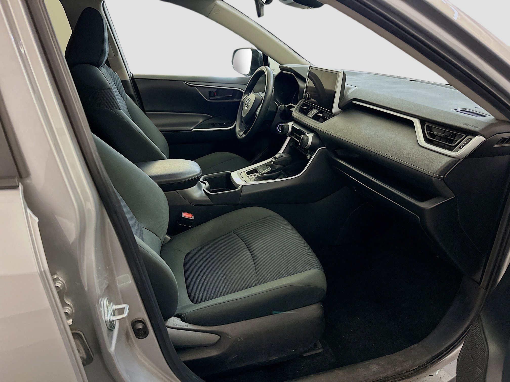 Used 2024 Toyota RAV4 LE image 32