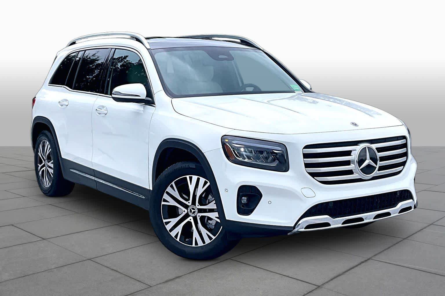 Used 2025 Mercedes-Benz GLB 250 4MATIC image 3