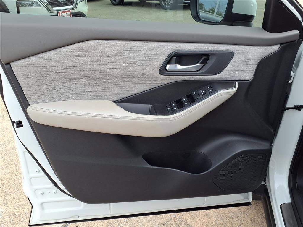 Certified 2022 Nissan Rogue SV image 13