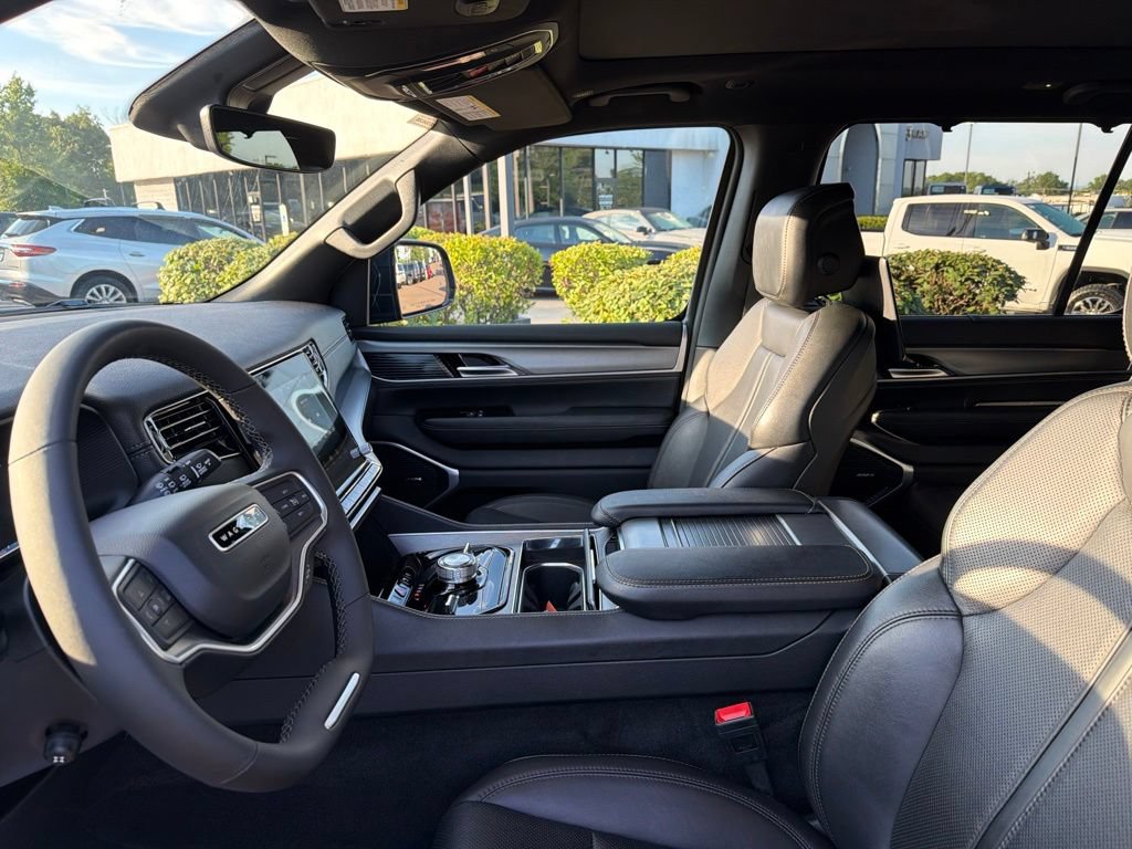 Certified 2025 Jeep Wagoneer Series II w/ Convenience Group I AWD/4WD image 9
