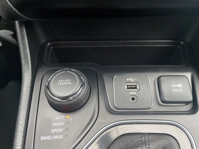 Used 2023 Jeep Cherokee Altitude Lux image 28