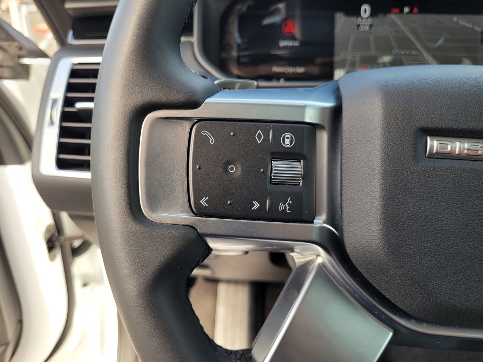 Used 2024 Land Rover Discovery S AWD/4WD image 21
