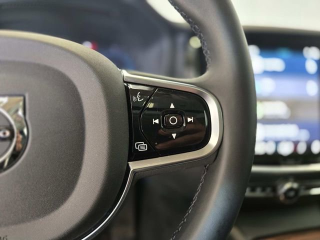 Used 2025 Volvo S60 B5 Plus image 18