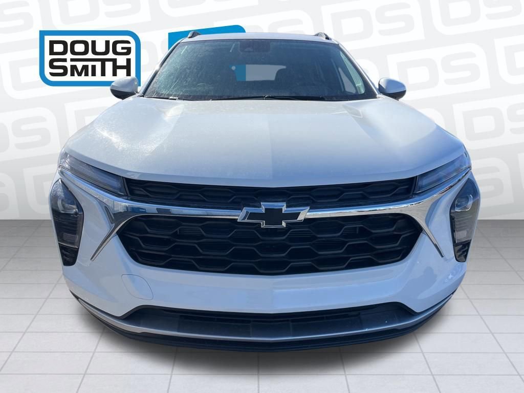 New 2026 Chevrolet Trax LT w/ Driver Confidence Package image 2