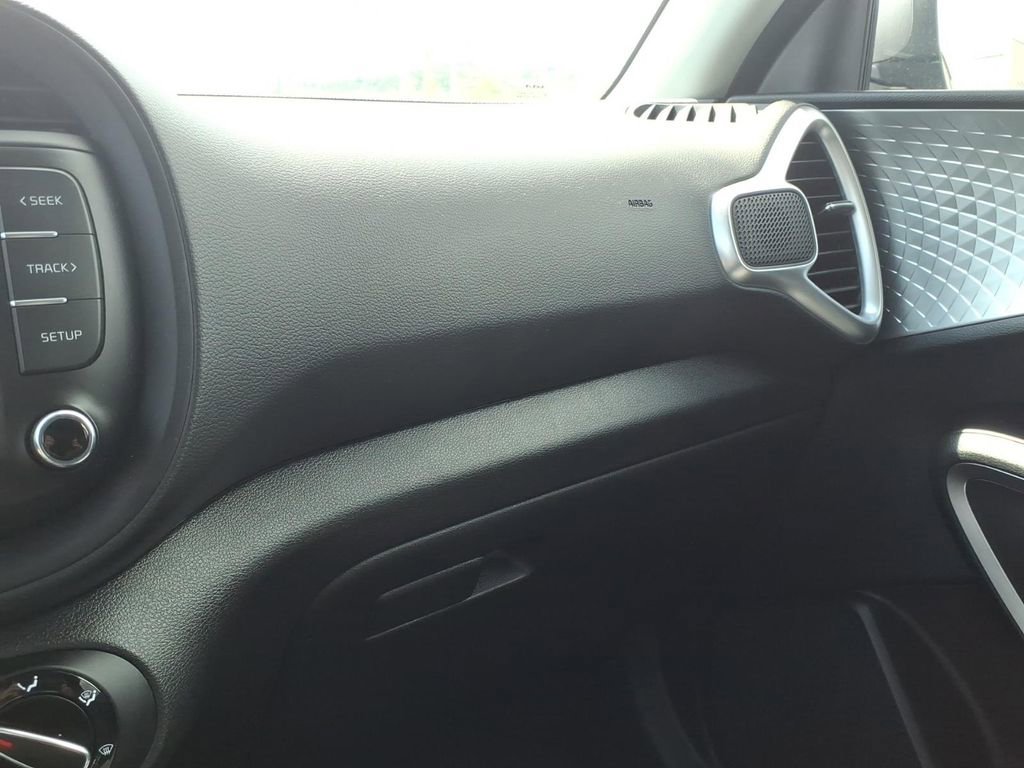 Used 2023 Kia Soul LX w/ LX Technology Package FWD image 21