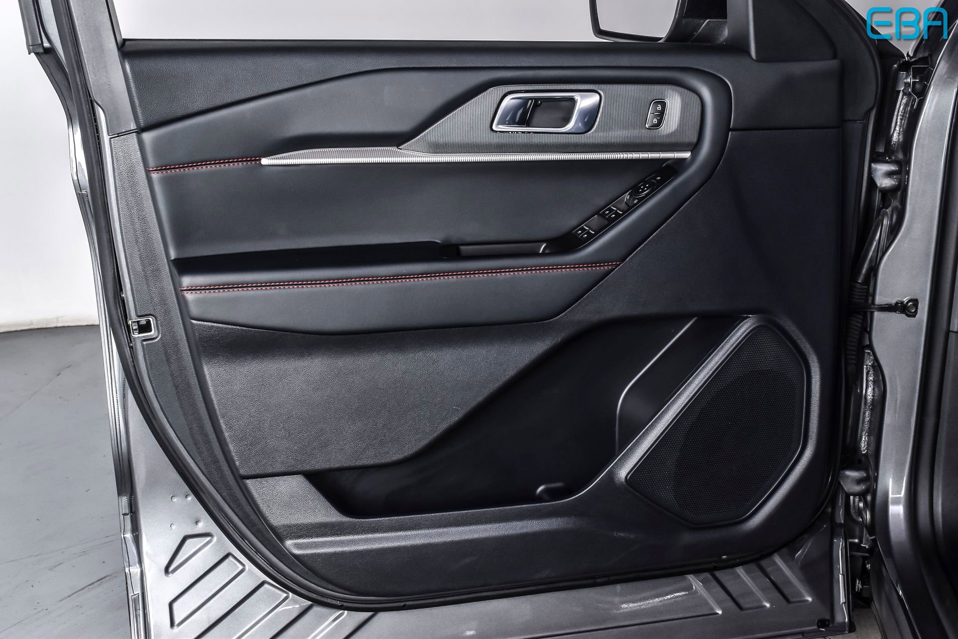 Used 2025 Ford Explorer ST-Line w/ ST-Line Street Pack image 15