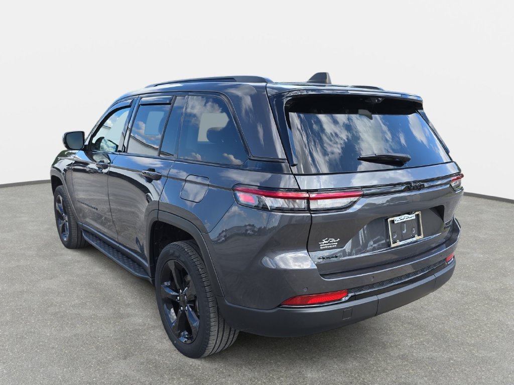 Used 2023 Jeep Grand Cherokee Limited w/ Luxury Tech Group II AWD/4WD image 7