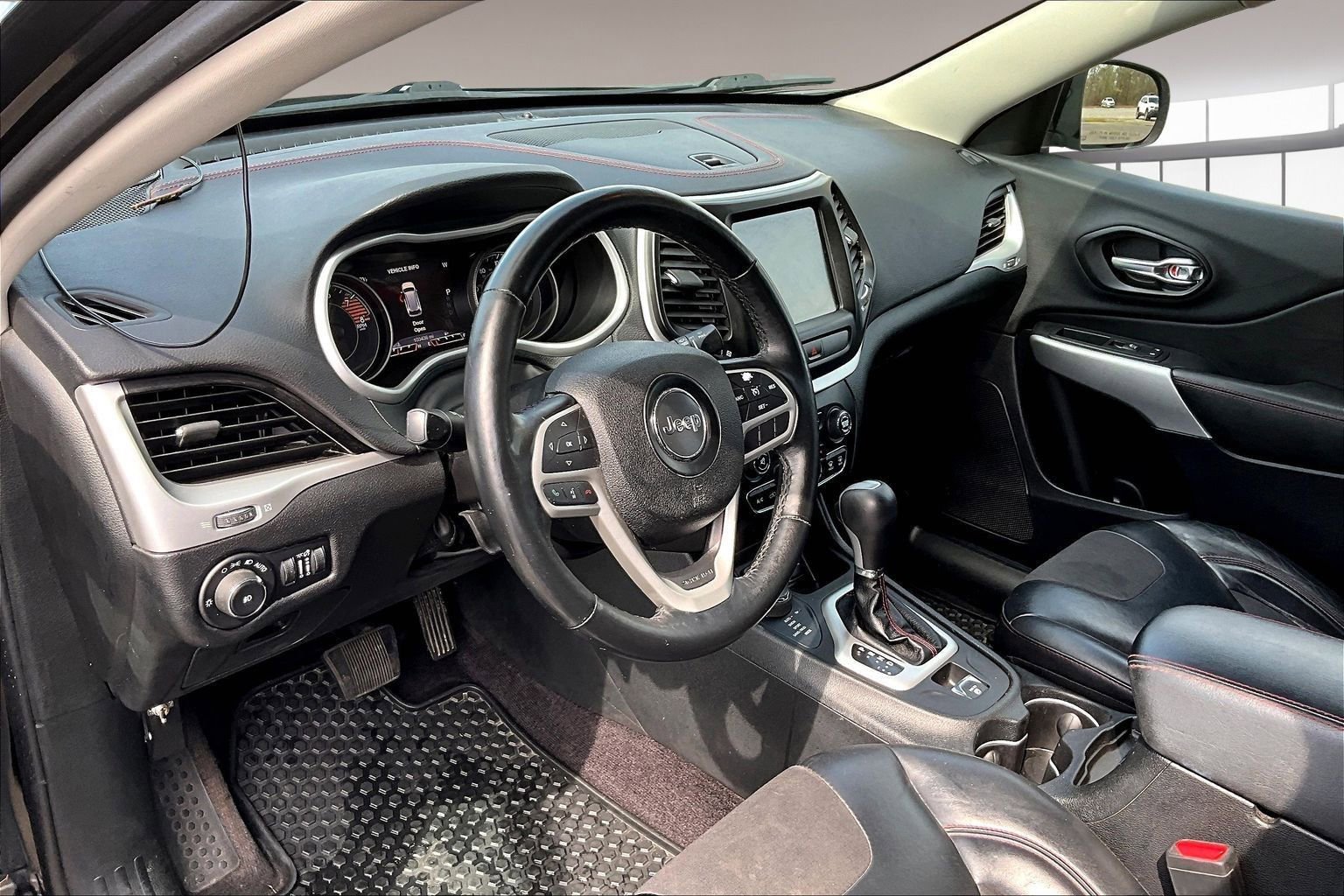 Used 2017 Jeep Cherokee Trailhawk w/ Cold Weather Group image 17