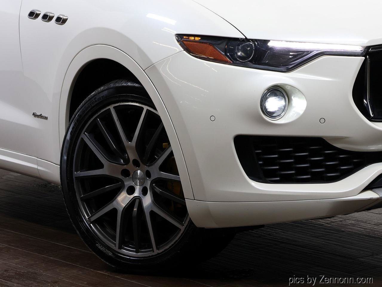 Used 2018 Maserati Levante GranLusso AWD/4WD image 3