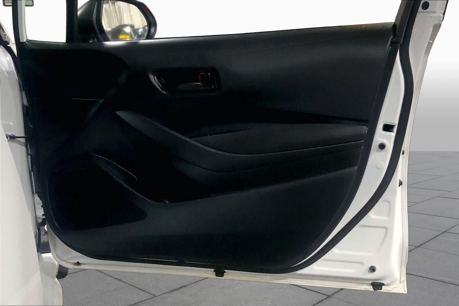 Used 2025 Toyota Corolla LE FWD image 23