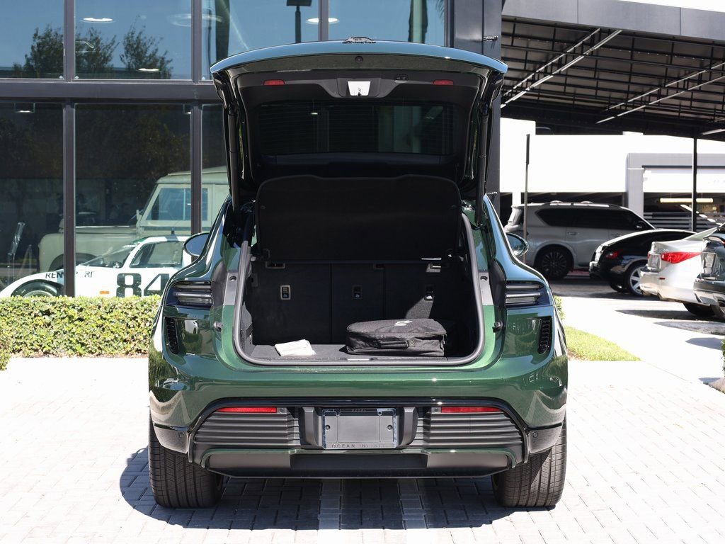 Used 2025 Porsche Macan Turbo Electric image 8