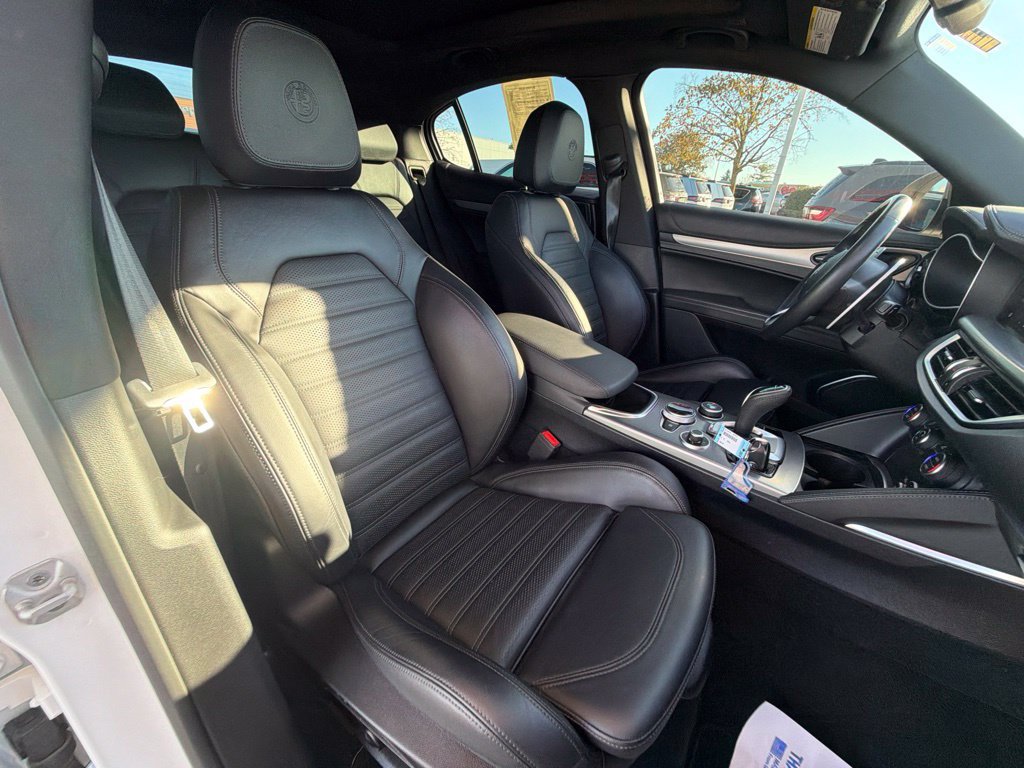Used 2023 Alfa Romeo Stelvio Veloce AWD/4WD image 24