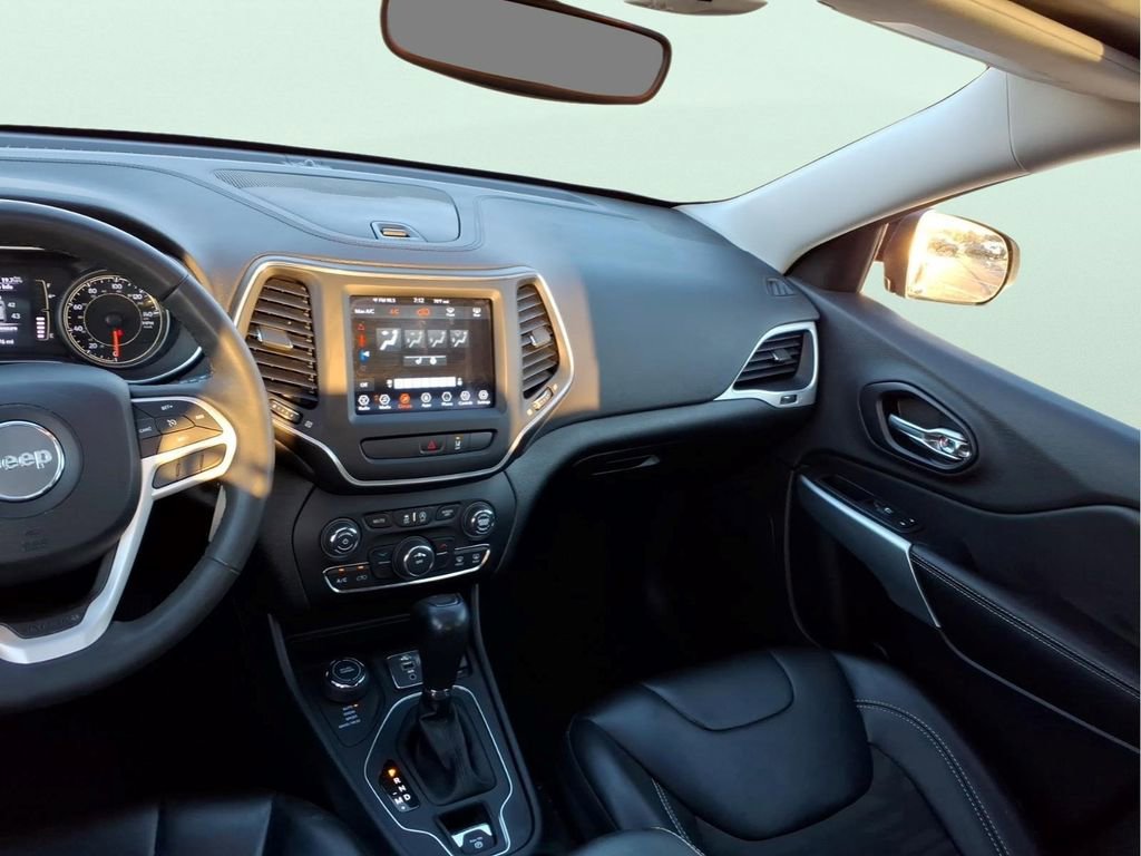 Used 2022 Jeep Cherokee Latitude w/ Sun & Sound Group image 15