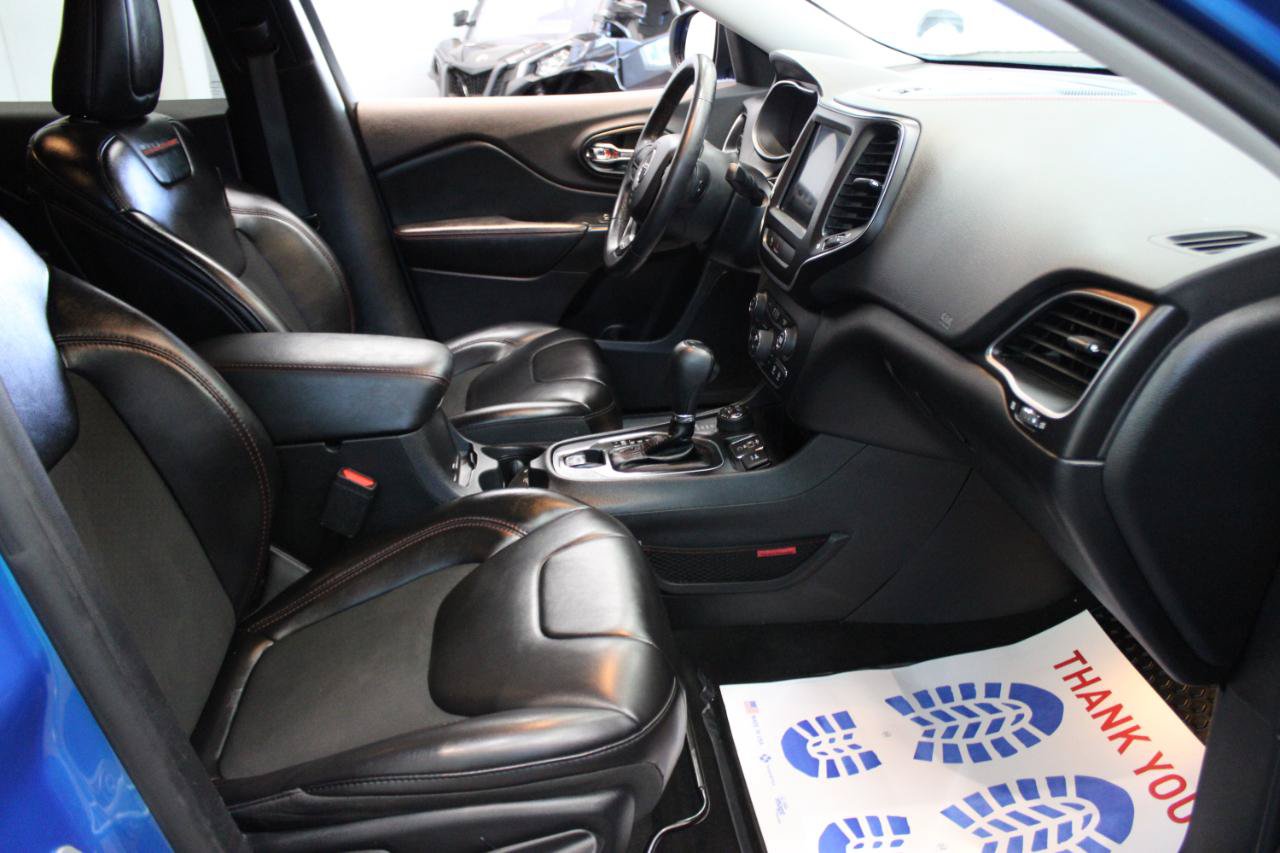 Used 2019 Jeep Cherokee Trailhawk w/ Cold Weather Group AWD/4WD image 24