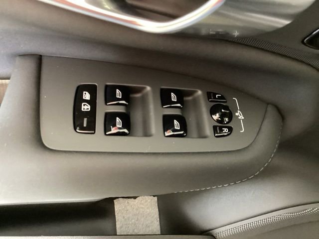 New 2026 Volvo XC90 B6 Plus w/ Protection Package Premier image 18