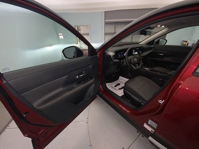 Used 2025 Nissan Kicks SV image 11