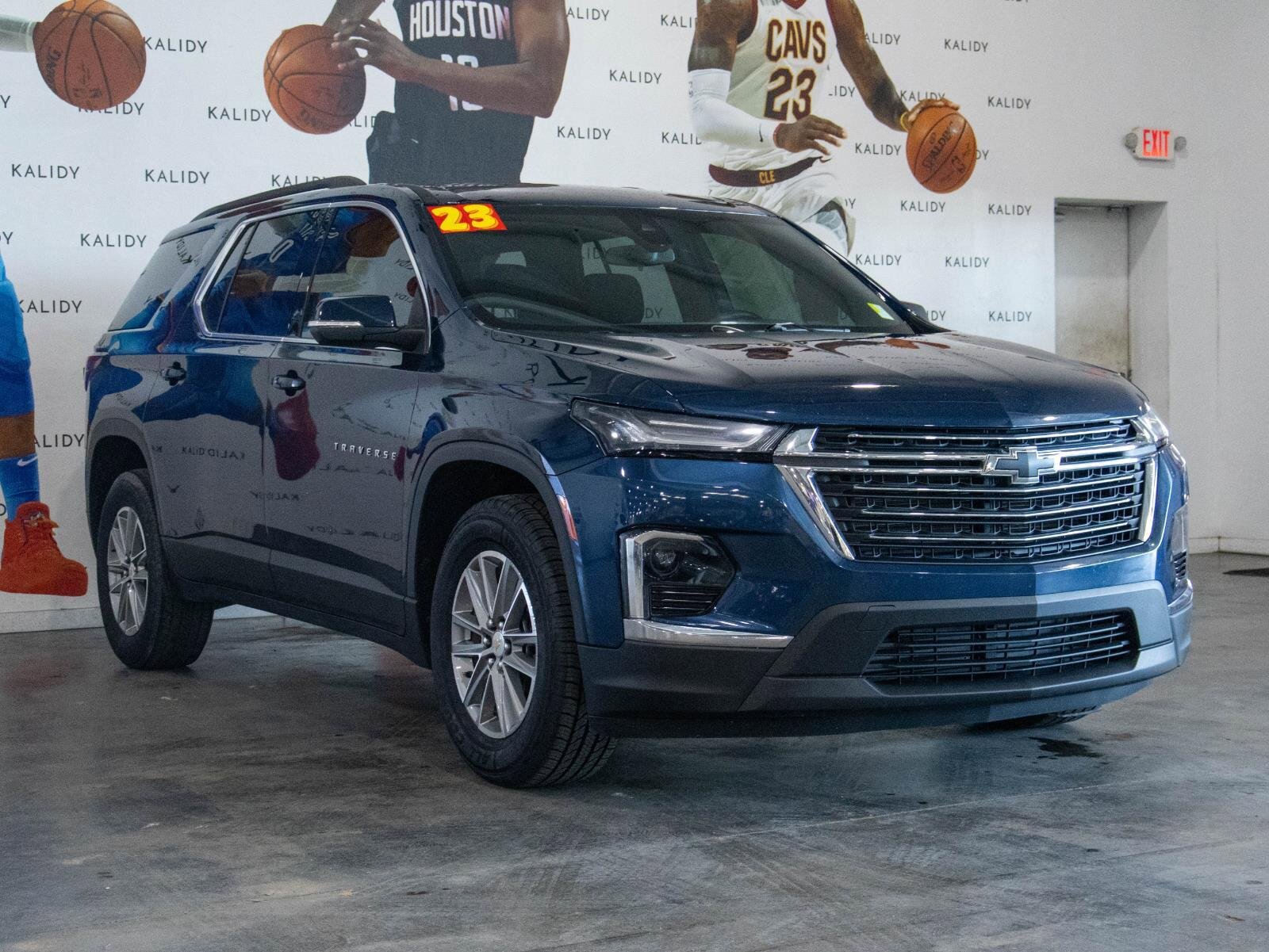 Used 2023 Chevrolet Traverse LT image 18