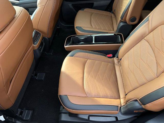 New 2025 Nissan Pathfinder Platinum image 11