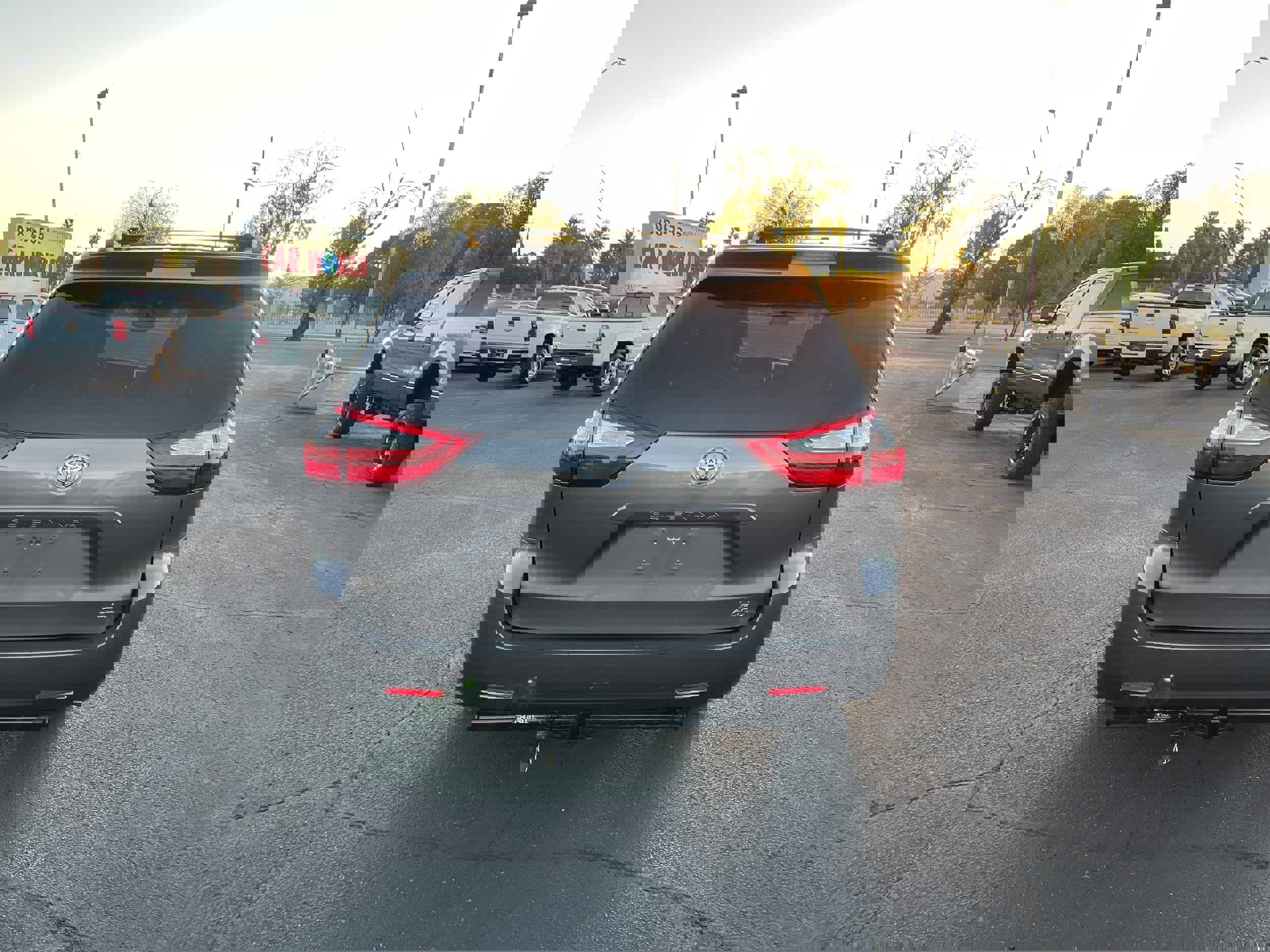 Used 2015 Toyota Sienna LE image 4