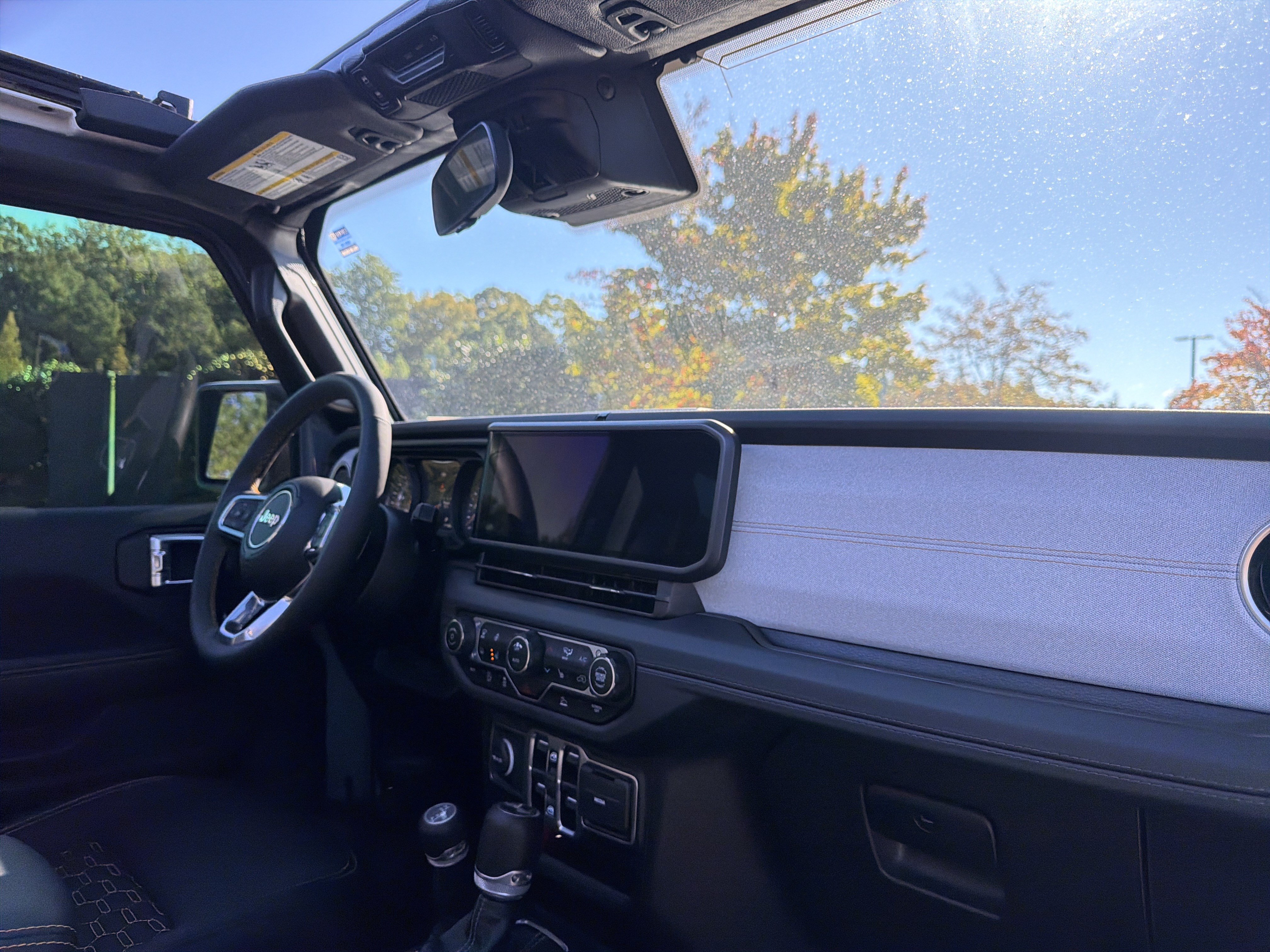 Used 2024 Jeep Wrangler Unlimited Sahara AWD/4WD image 6