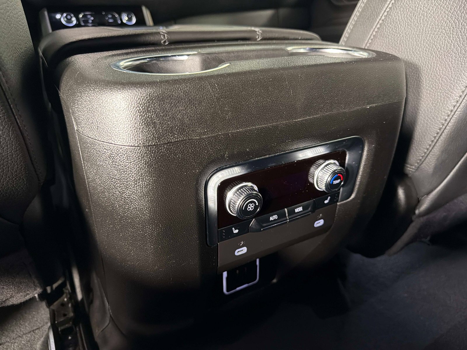 Used 2024 GMC Yukon Denali AWD/4WD image 34
