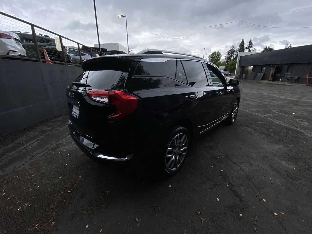Used 2022 GMC Terrain Denali w/ Denali Premium Package AWD/4WD image 6