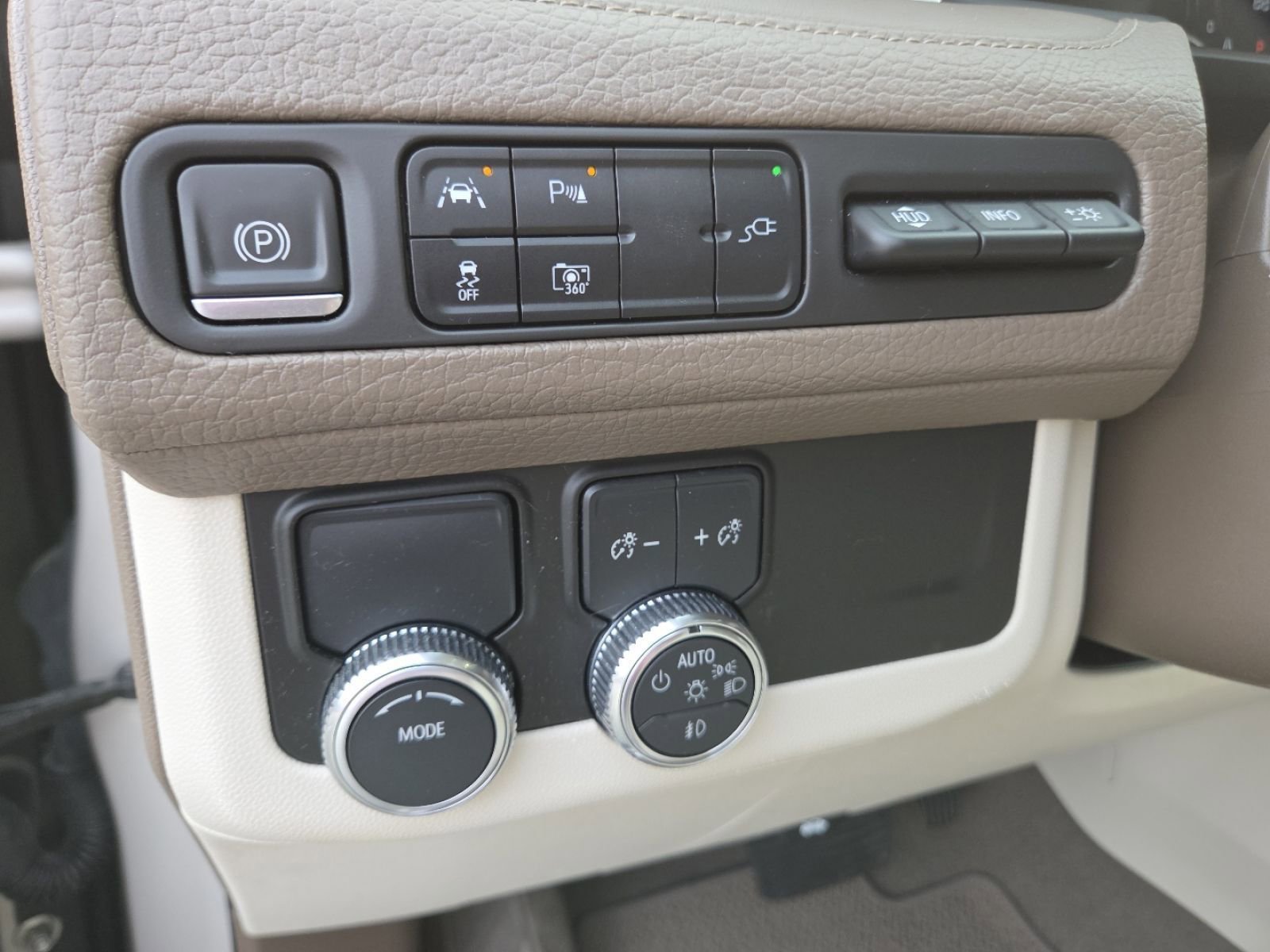 Used 2022 GMC Yukon XL Denali RWD image 30