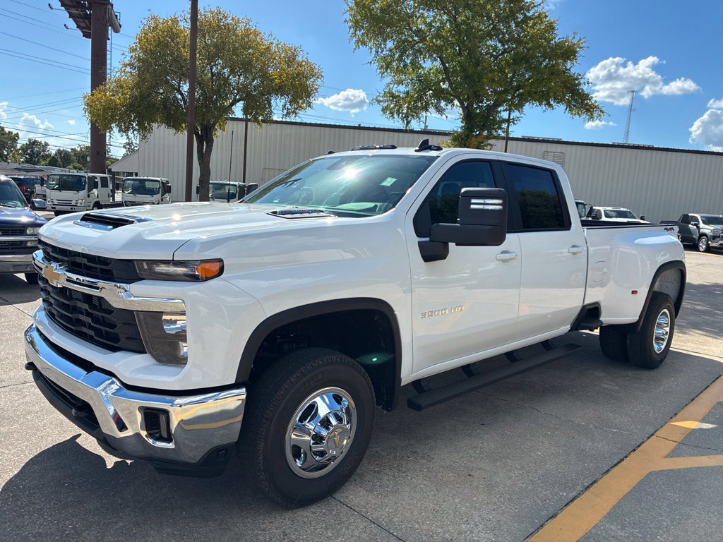 New 2026 Chevrolet Silverado 3500 LT AWD/4WD image 4