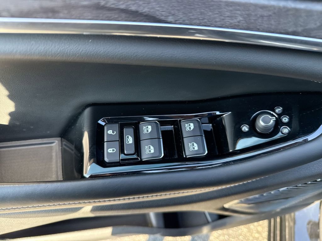 Used 2022 Jeep Grand Cherokee Overland w/ Luxury Tech Group IV image 15