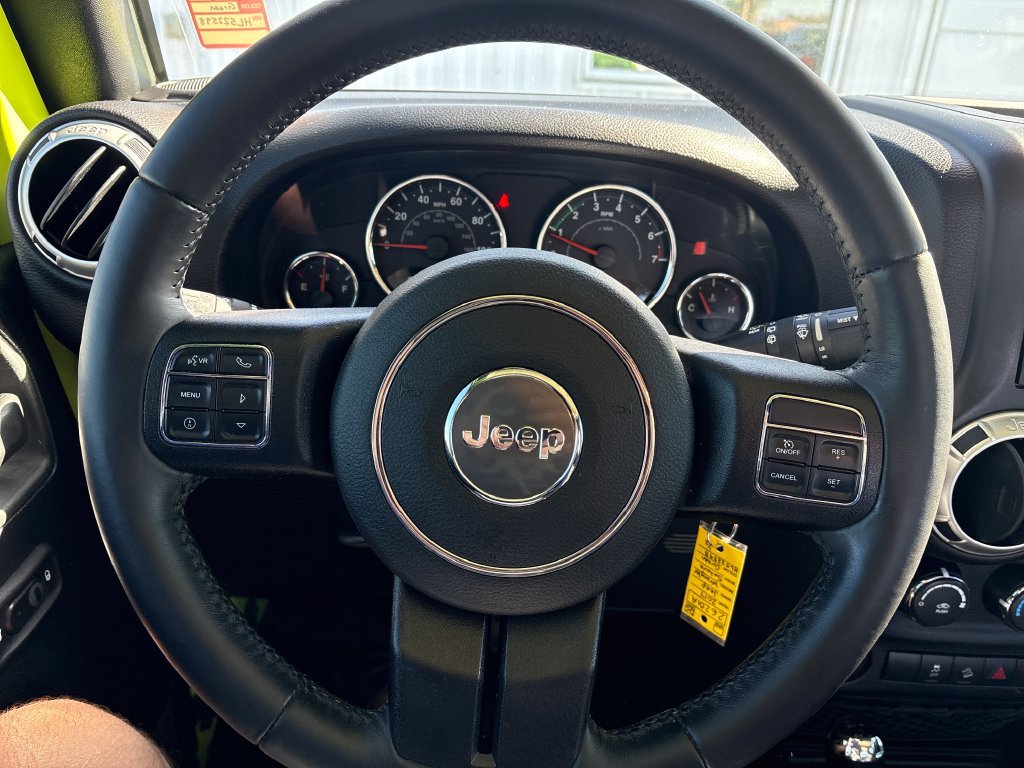 Used 2017 Jeep Wrangler Sahara w/ Connectivity Group AWD/4WD image 13