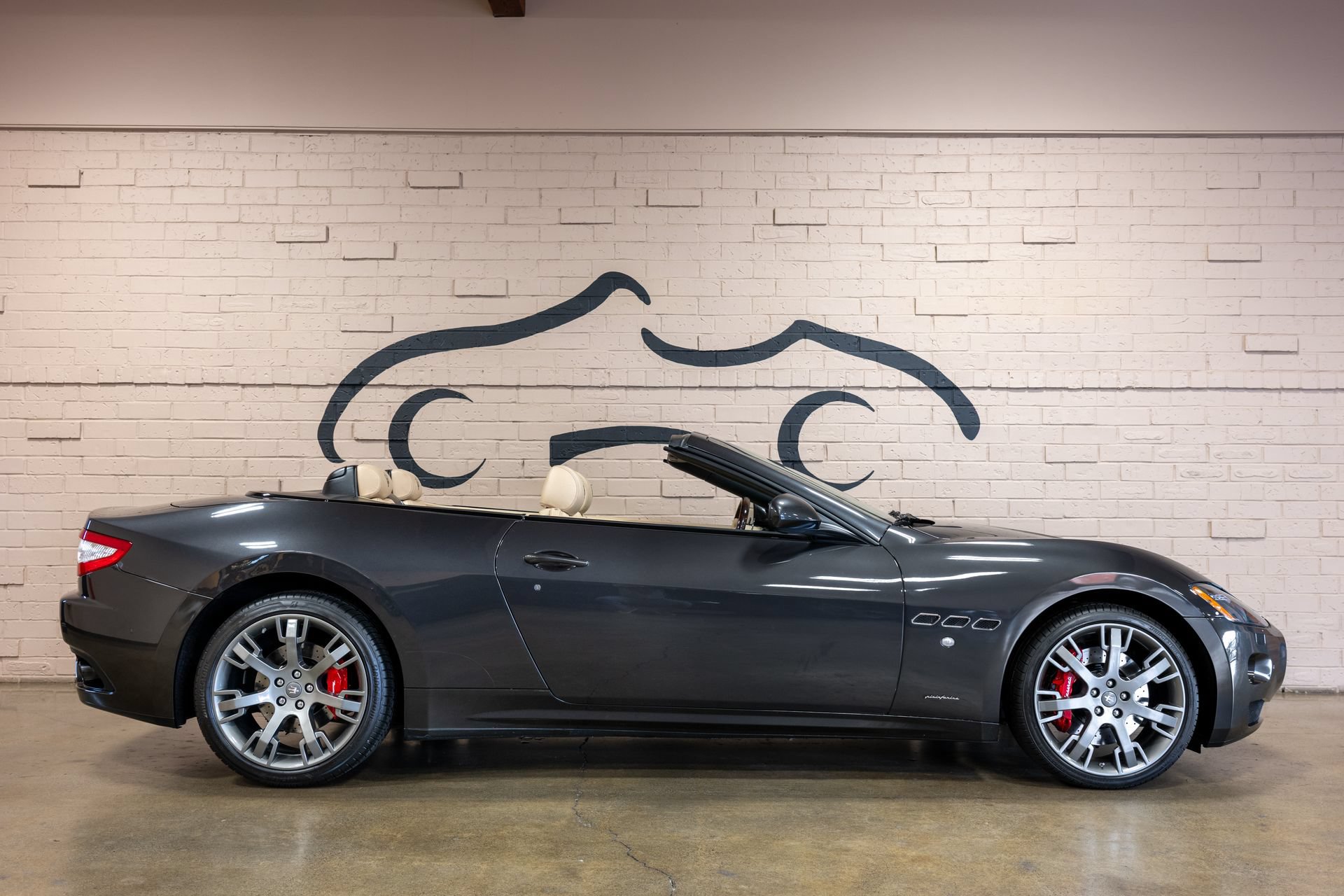 Used 2014 Maserati GranTurismo Convertible RWD image 5