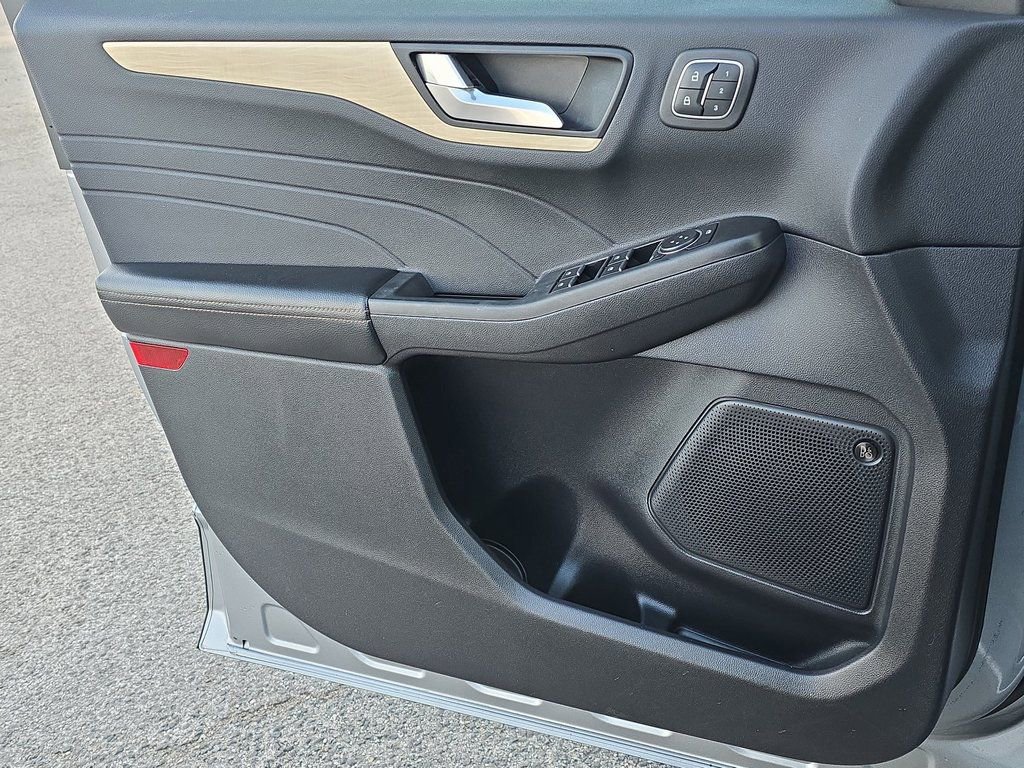 Used 2022 Ford Escape Titanium w/ Titanium Elite Package image 27