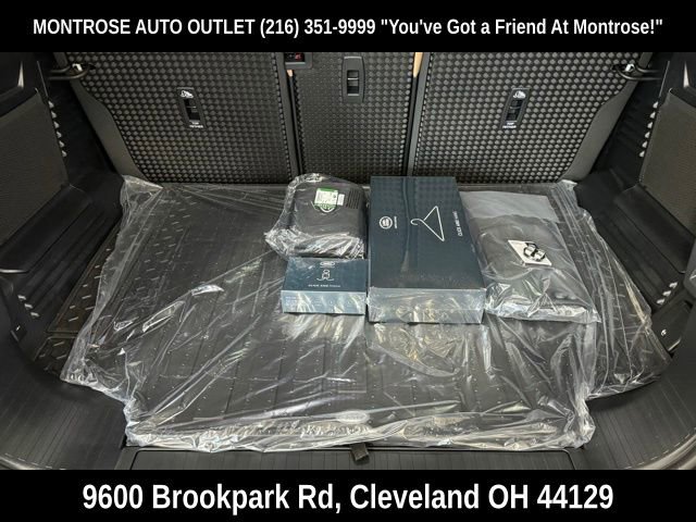 New 2025 Land Rover Defender 110 X-Dynamic SE image 30