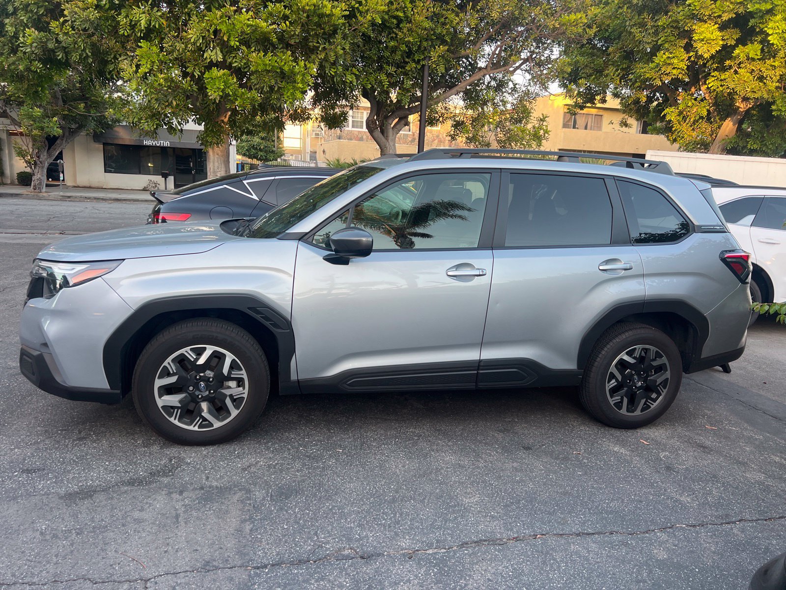 Used 2025 Subaru Forester Premium AWD/4WD image 2