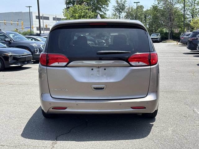 Used 2017 Chrysler Pacifica Touring FWD image 3