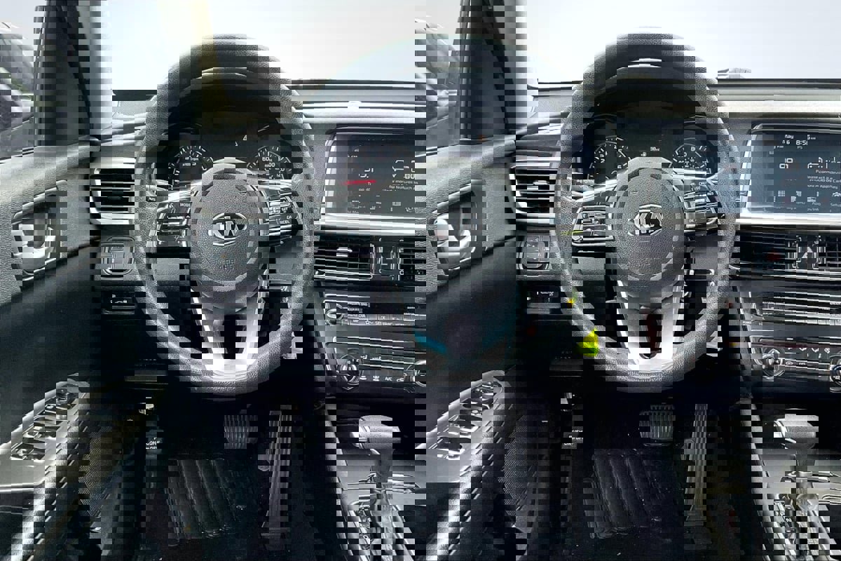 Used 2019 Kia Optima LX image 5